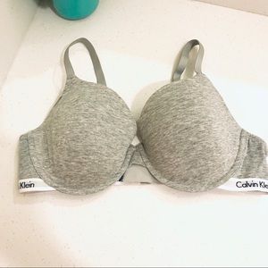 NWOT Calvin Klein 38C bra